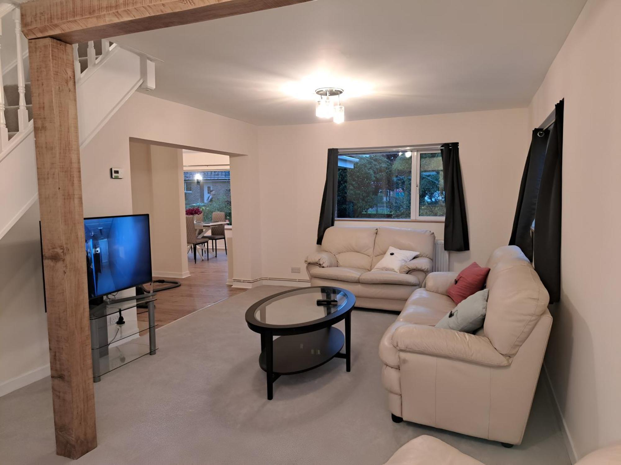 Beautiful 5 Bedroom Bungalow, Sleeps 7, In Calne Exterior photo