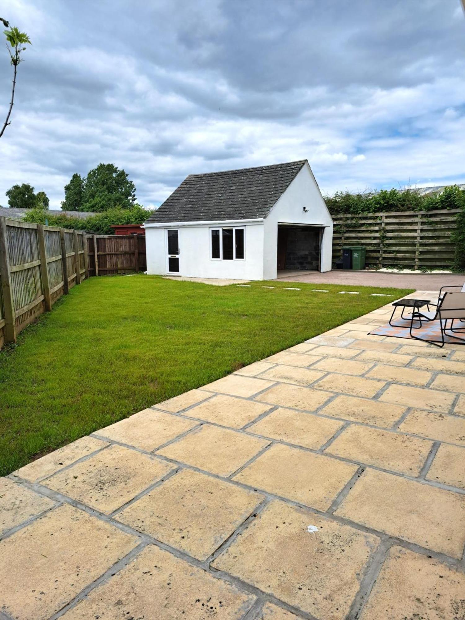 Beautiful 5 Bedroom Bungalow, Sleeps 7, In Calne Exterior photo