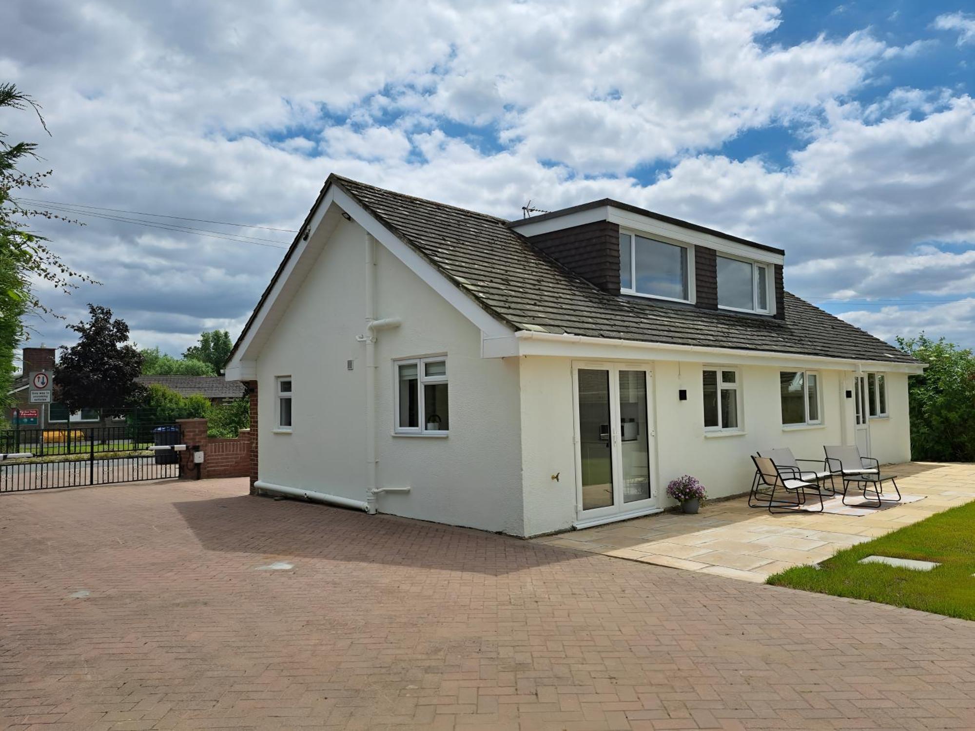 Beautiful 5 Bedroom Bungalow, Sleeps 7, In Calne Exterior photo
