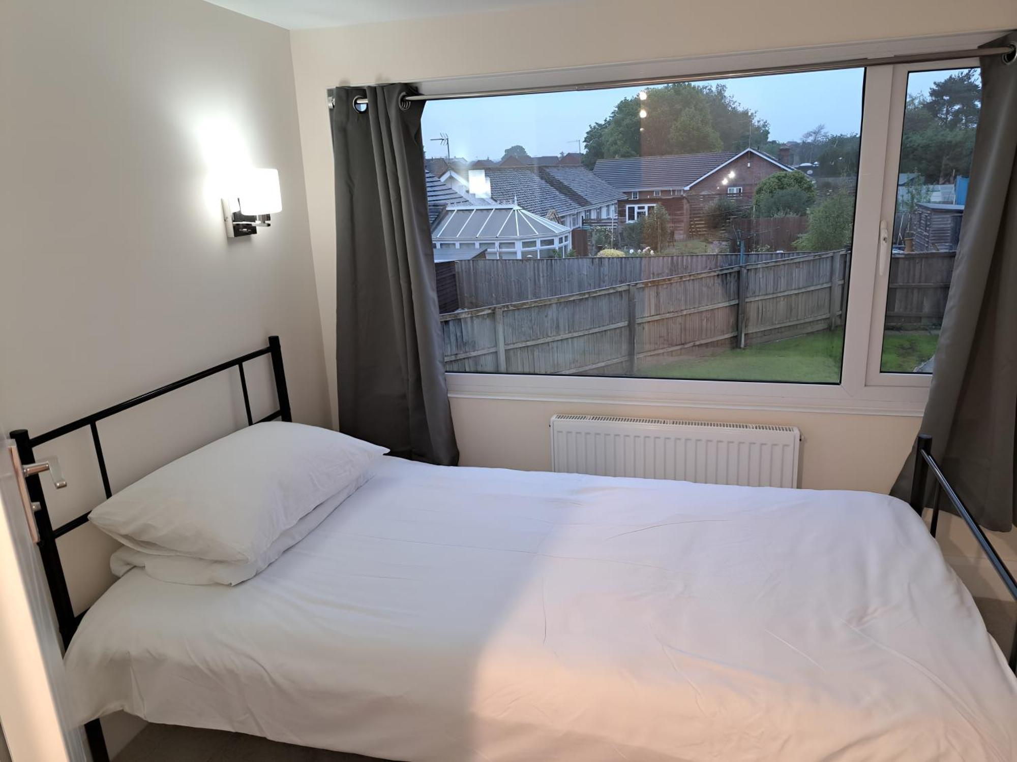 Beautiful 5 Bedroom Bungalow, Sleeps 7, In Calne Exterior photo