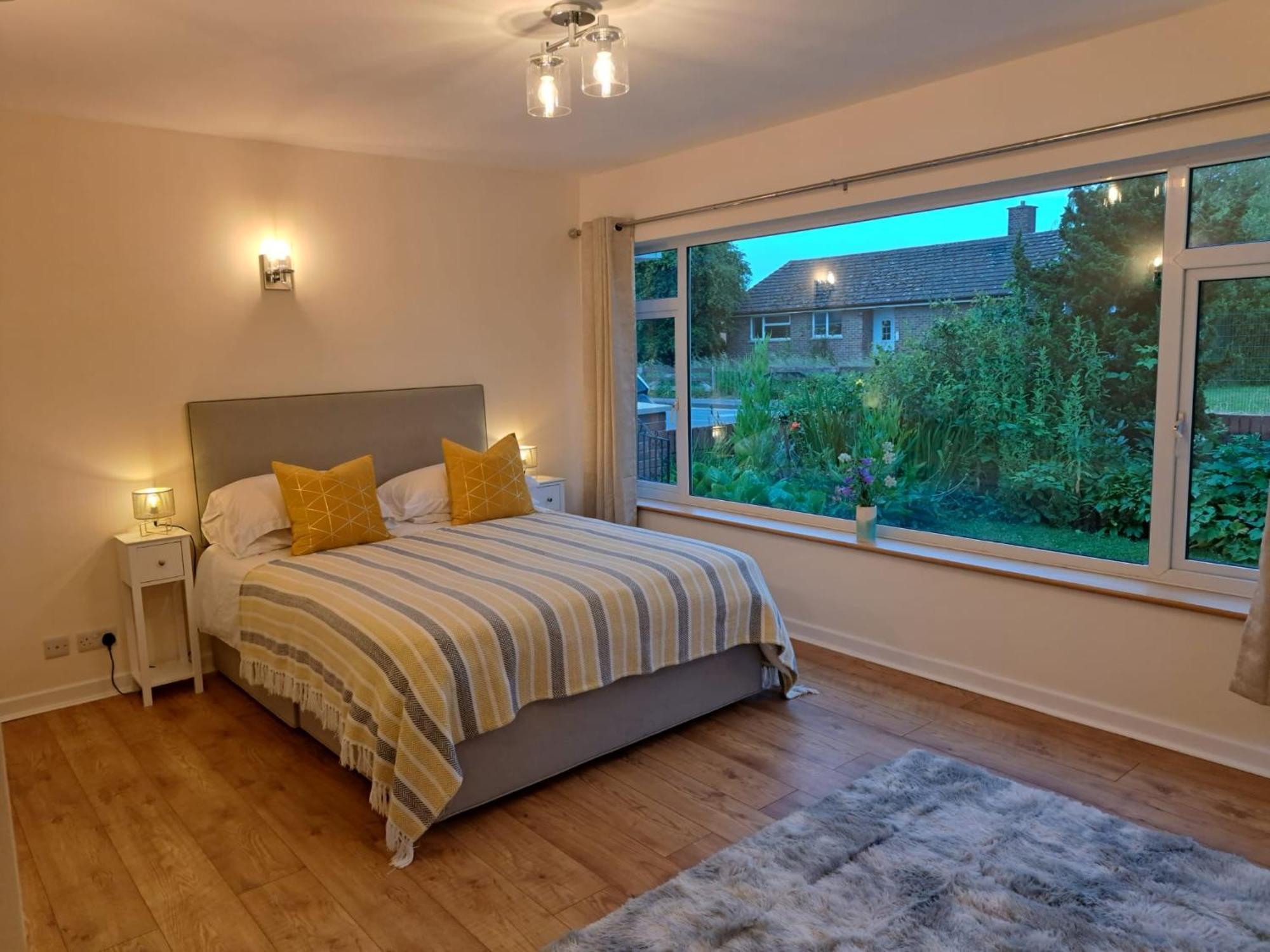 Beautiful 5 Bedroom Bungalow, Sleeps 7, In Calne Exterior photo